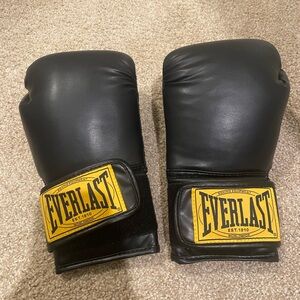 Everlast Black Boxing Gloves 16oz